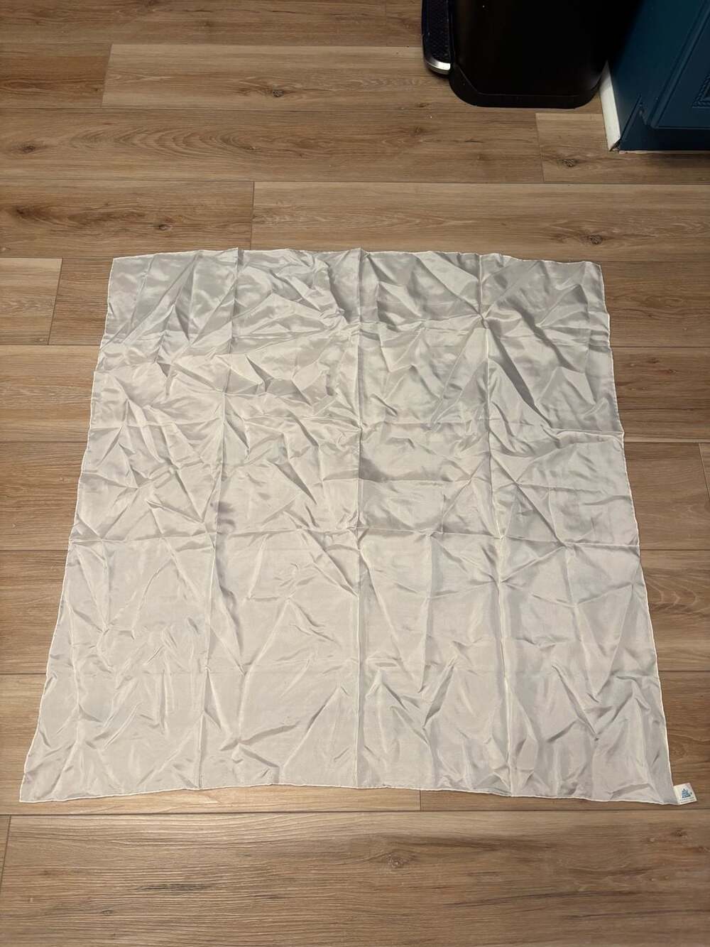 Shanghai White 100% Silk Rolled hem Excellent